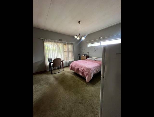 8 BEDROOM HOUSE FOR SALE IN GERMISTON SOUTH